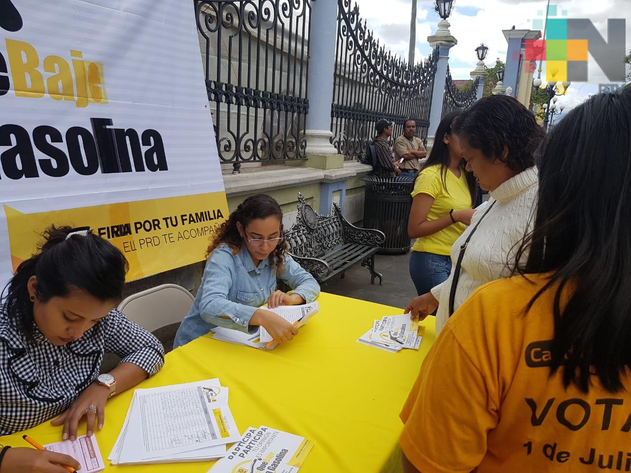 PRD participa en recolección de firmas en Córdoba para bajar precios de la gasolina