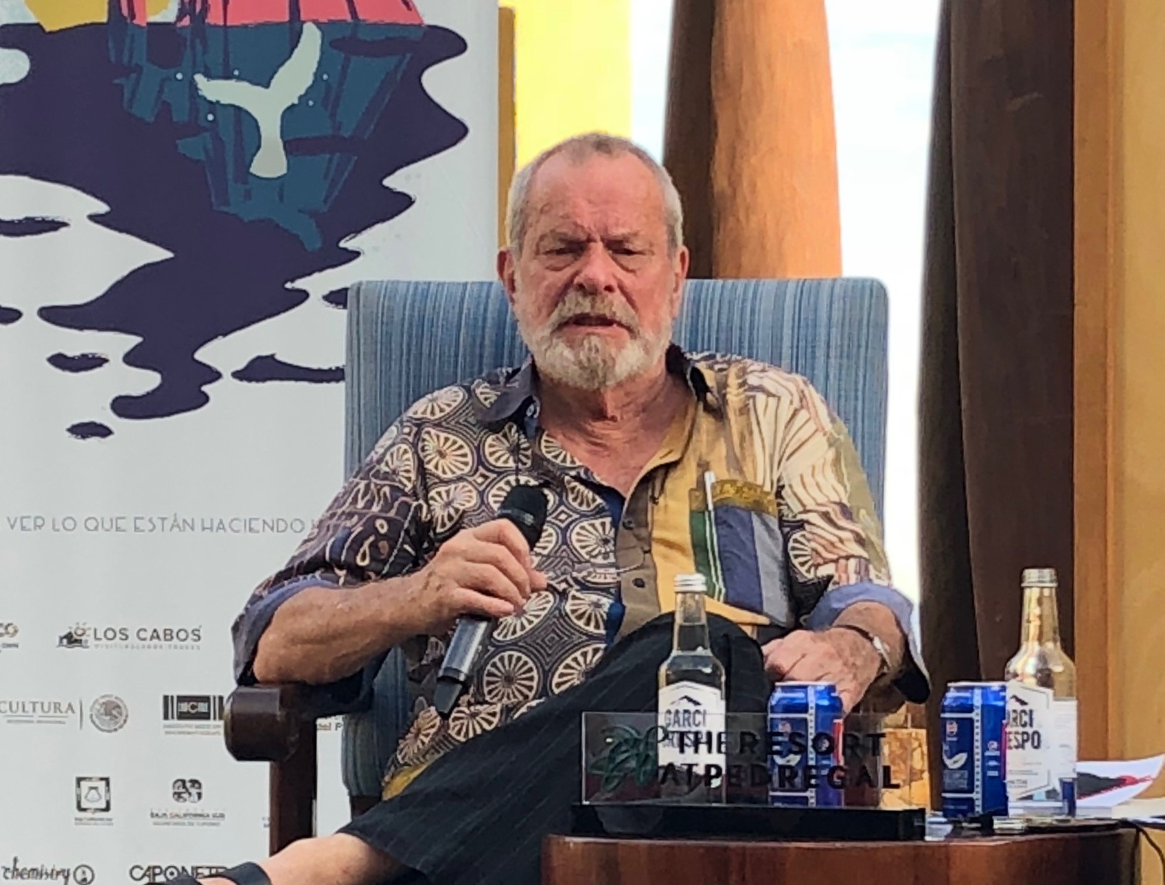 Terry Gilliam defiende experiencia que ofrece el cine para ver películas