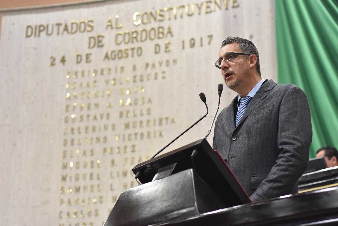«El fiscal se tiene que ir voluntaria o involuntariamente»: Víctor Vargas