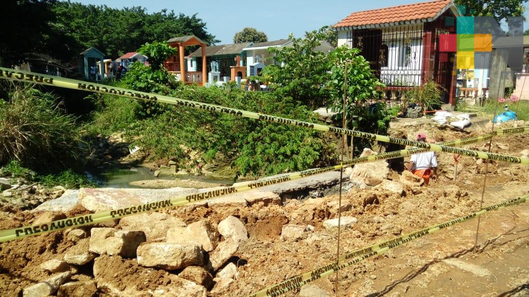 Por lluvias queda inconcluso canal de aguas negras que atraviesa cementerio Hidalgo en Minatitlán