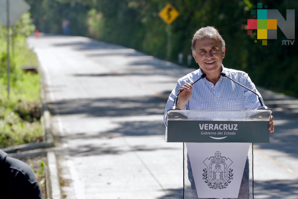 Inaugura el gobernador Yunes la carretera Alto Lucero – Madroño – Plan de las Hayas – Topilitos – Palma Sola