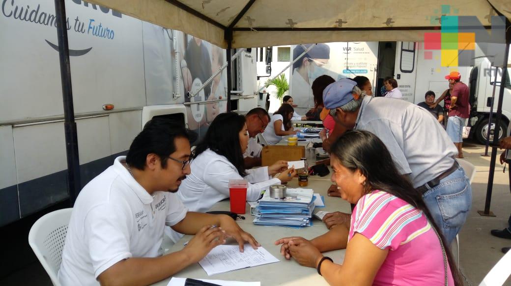 Realizan Feria de la Salud en parque La Alameda de Coatzacoalcos