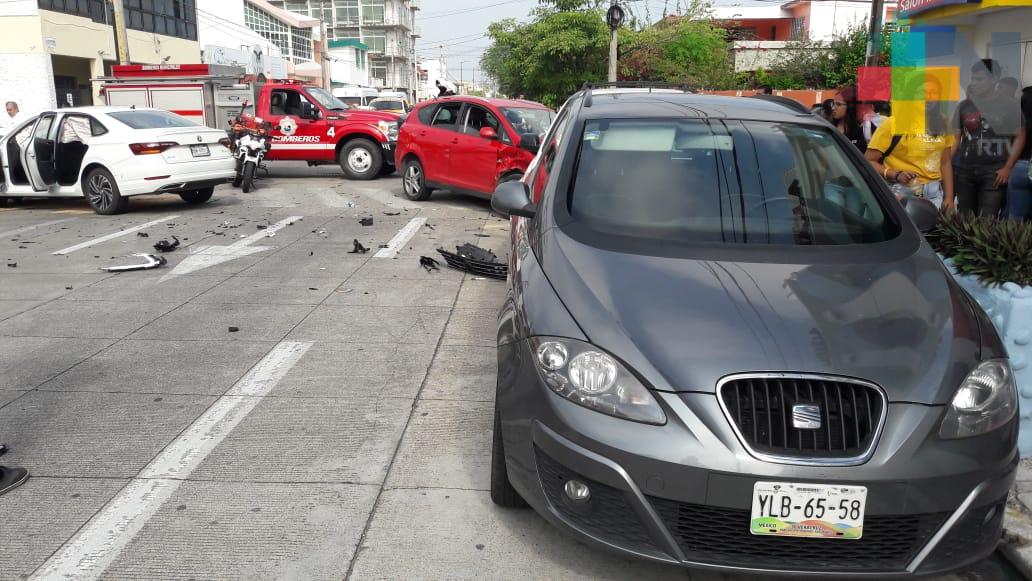 Carambola en avenida de Veracruz deja una joven lesionada y daños materiales