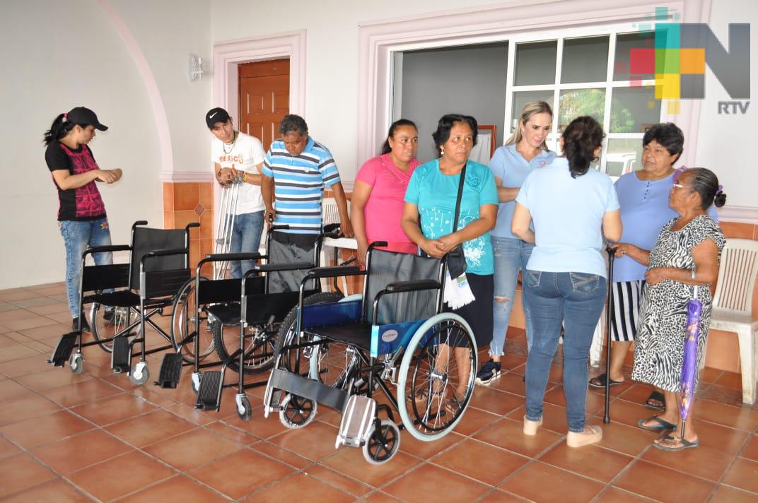 Entrega DIF aparatos funcionales a personas con discapacidad en Tlapacoyan