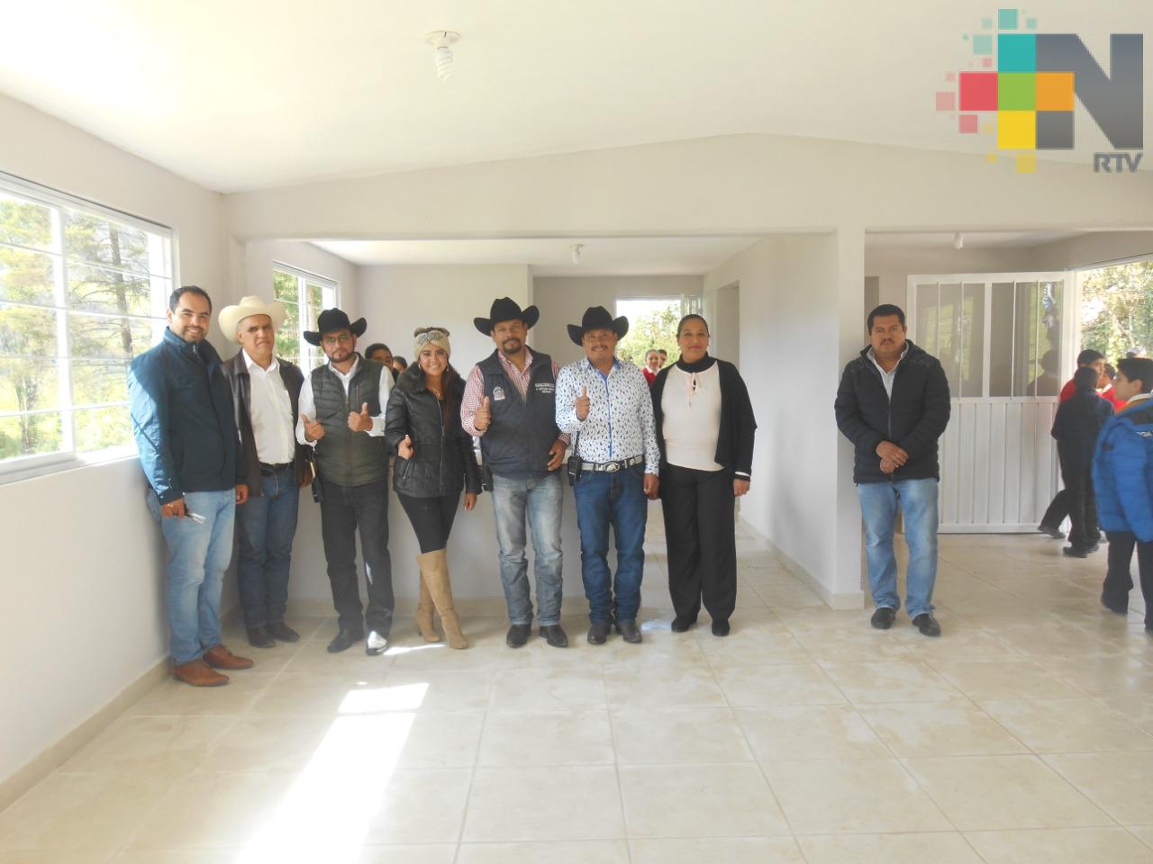 Con recursos estatal y municipal rehabilitan primaria de Zacualpan