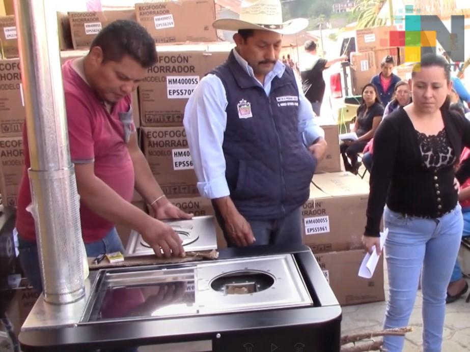 Gobierno estatal entrega 400 fogones ecológicos al municipio de Zacualpan