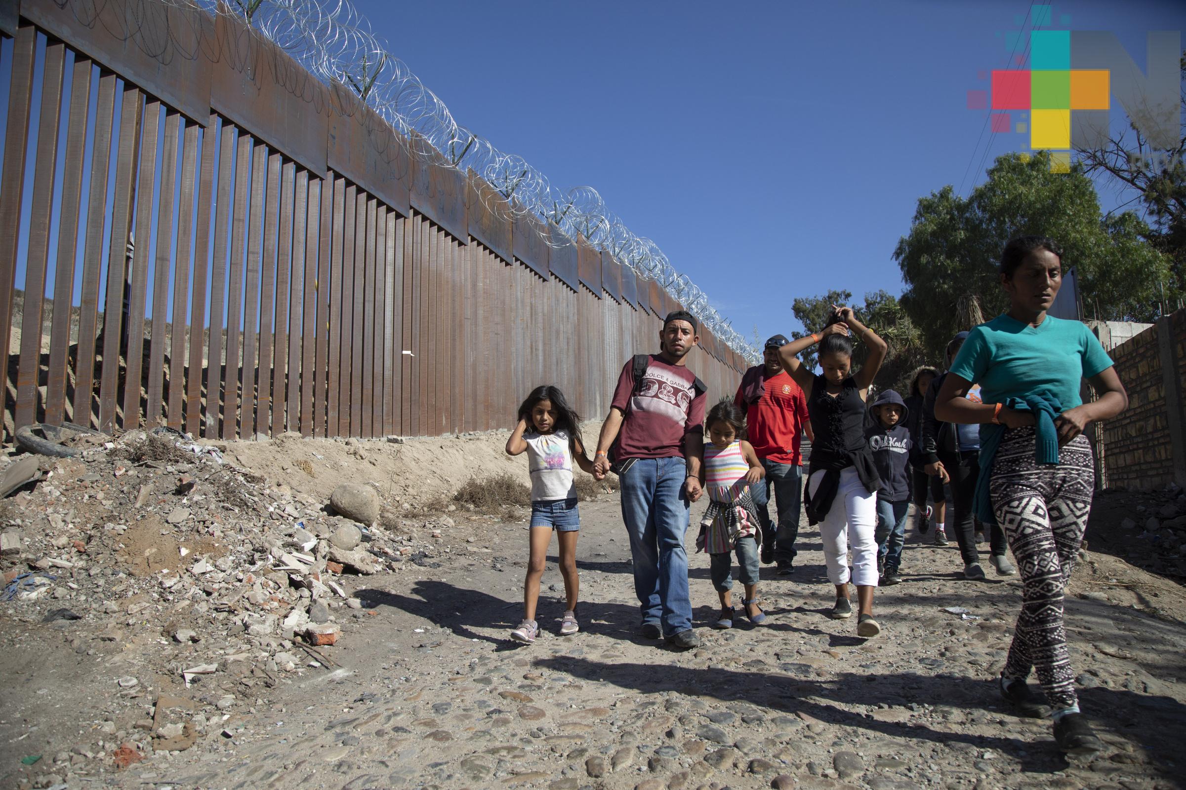 Más de 400 inmigrantes logran cruzar frontera de EUA por Texas