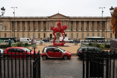 Inauguran escultura de mexicano Javier Marín en Plaza del Louvre