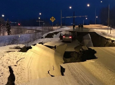 Sacude fuerte sismo de 7.0 el sur de Alaska; emiten alerta de tsunami