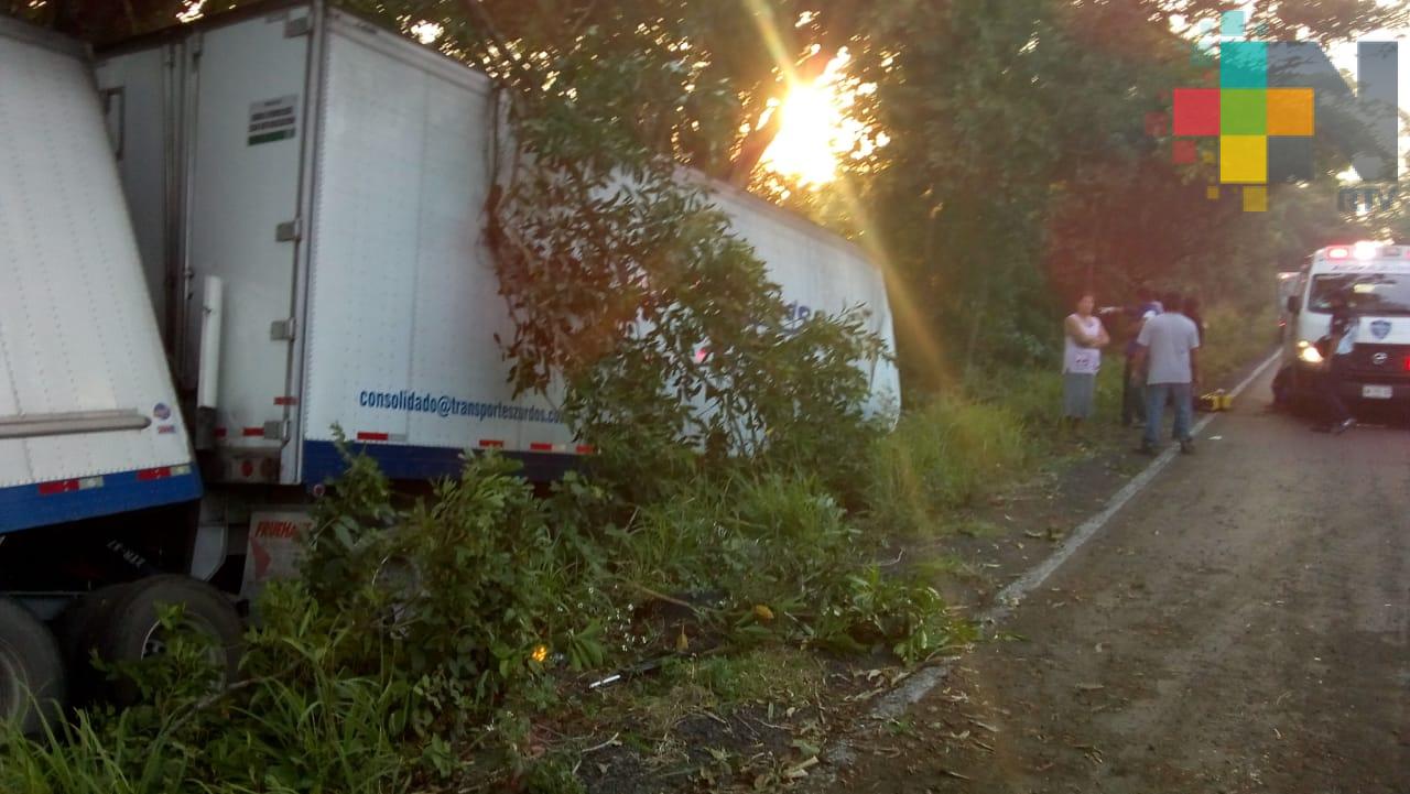 Un muerto y cuatro heridos en accidente carretero cerca de Nautla
