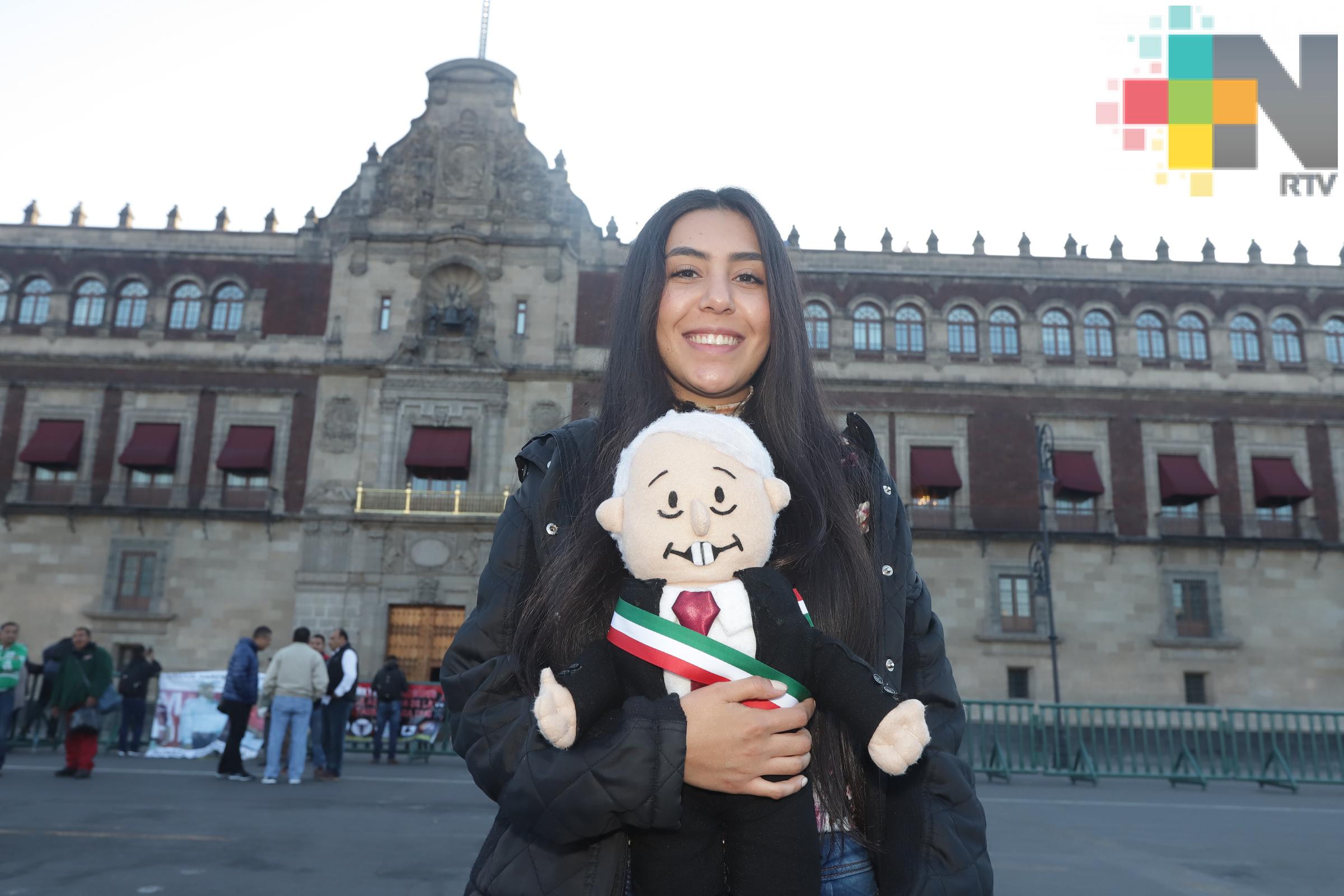 Con tranquilidad, ciudadanía espera toma protesta de López Obrador