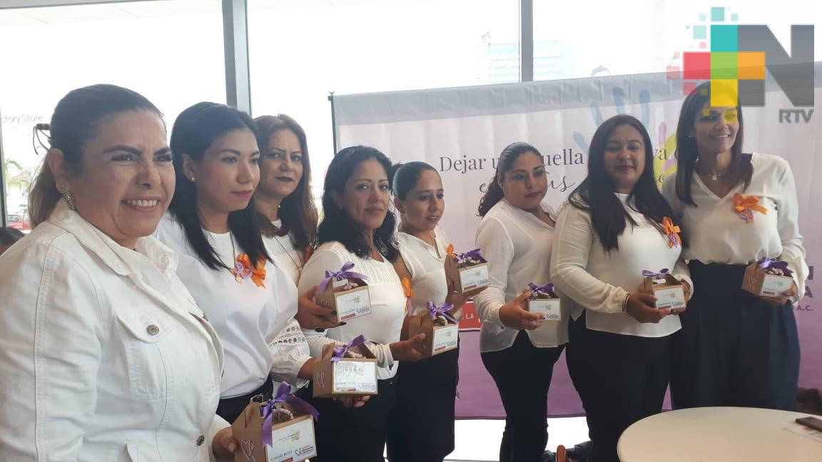 Con venta de escapularios esperan apoyar a menores con cáncer