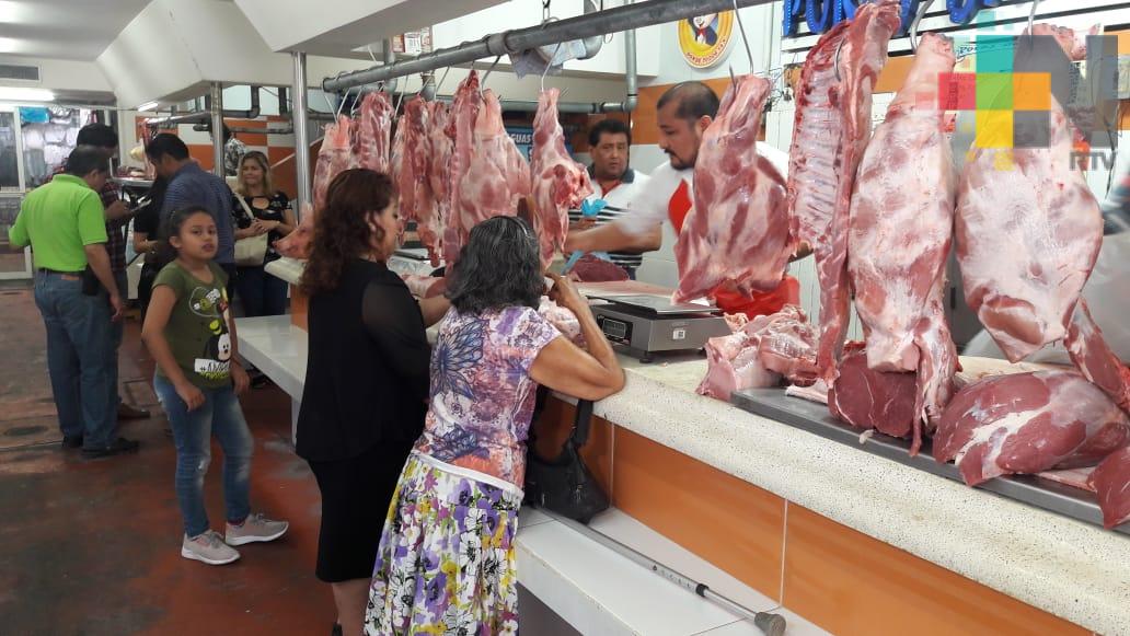 Realizan últimas compras para cena de fin de año en mercado Hidalgo de Veracruz