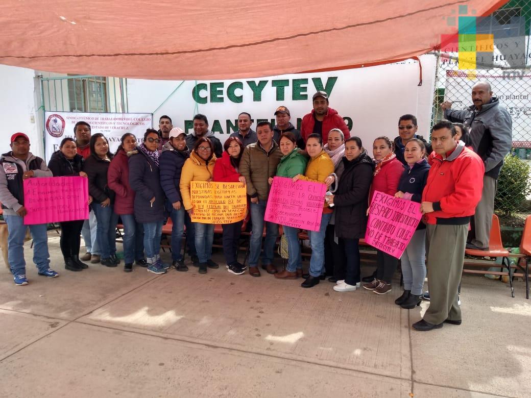Maestros de CECYTEV realizan paro de labores en la sierra de Huayacocotla