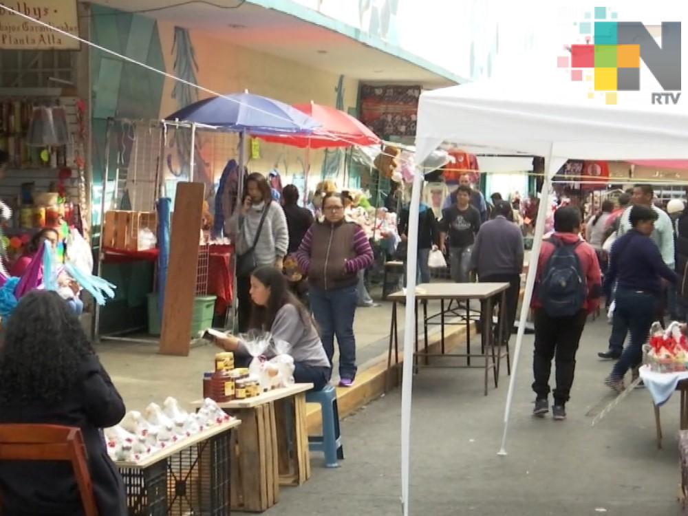 Comerciantes cierran la calle Altamirano de Xalapa