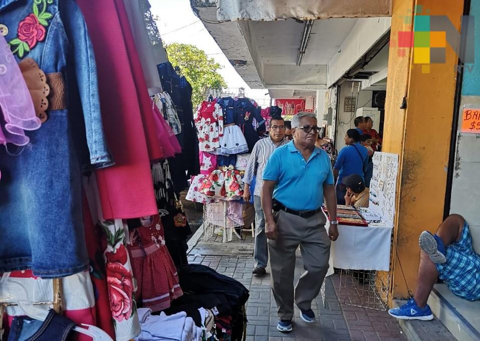 A pesar de operativos de comercio, ambulantes continúan en centro de Coatzacoalcos