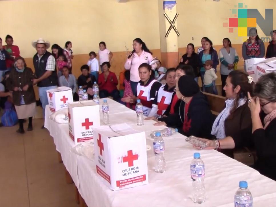 Cruz Roja estatal entrega ayuda humanitaria a familias de la comunidad de Palo Bendito, en Huayacocotla