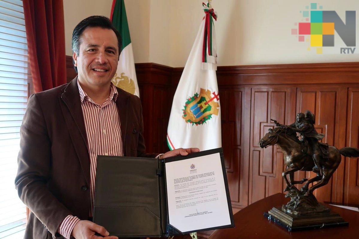 El gobernador Cuitláhuac García firma decreto que subsidia tenencia vehicular; cancela pago de estudiantes de tecnológicos