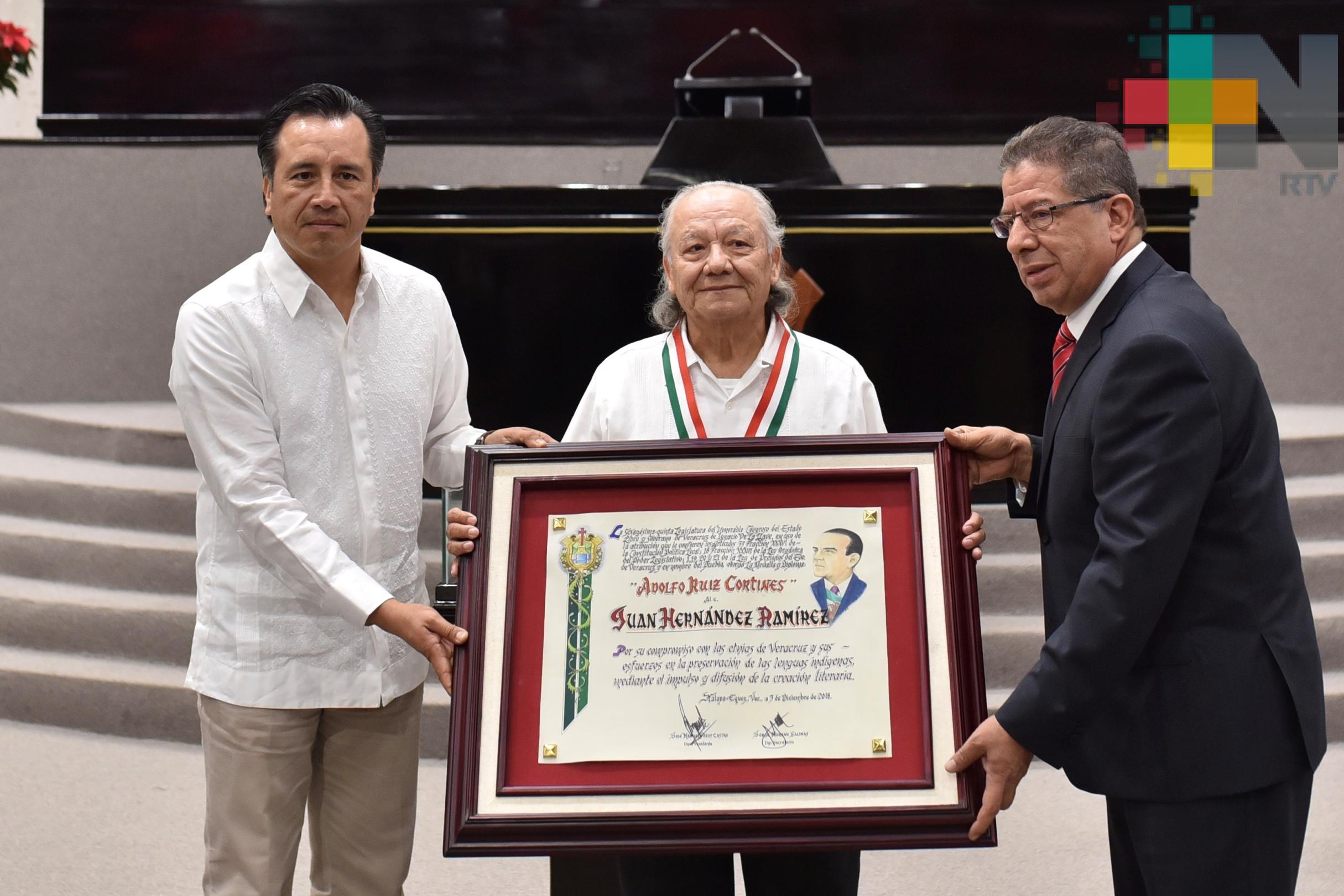 Entrega Congreso medalla “Adolfo Ruiz Cortines” al poeta Juan Hernández Ramírez