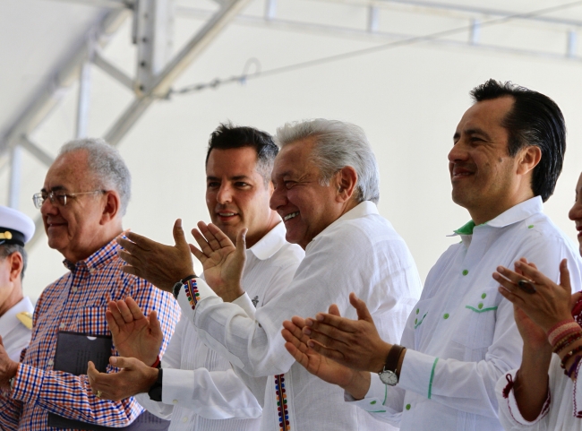 López Obrador compromete ocho mil mdp para desarrollo del Istmo de Tehuantepec