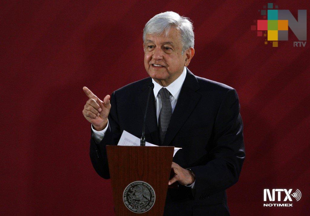 Reconoce López Obrador apoyo de senadores en toma de protesta Monreal