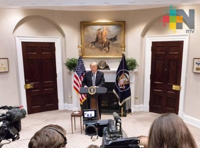 Trump no firmará iniciativa de gastos que excluya muro fronterizo