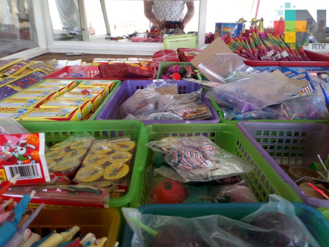 Se instalan comerciantes de cohetes en terrenos de Expo Feria de Coatzacoalcos