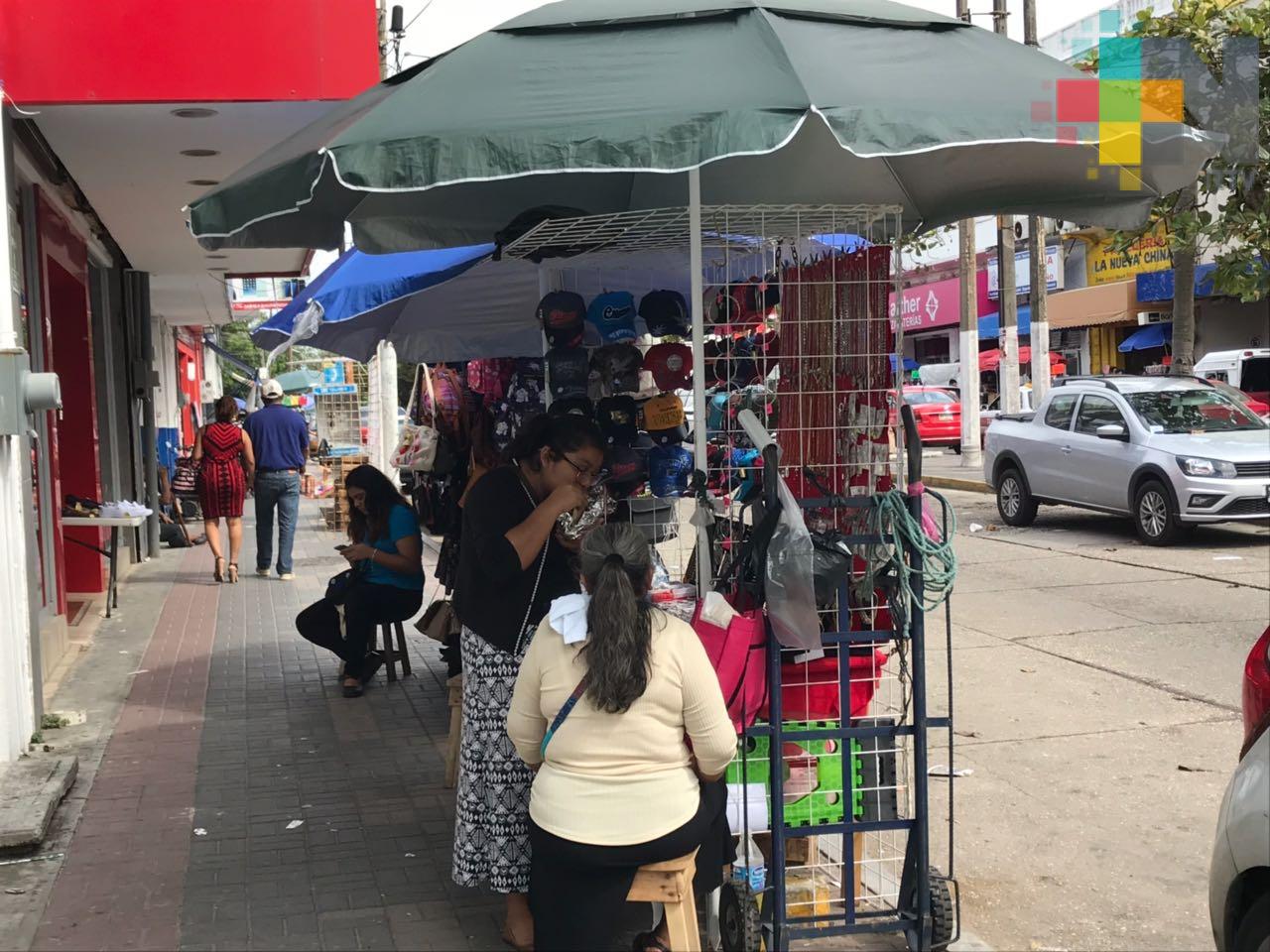 Comerciantes ambulantes, los más reincidentes en instalarse en primer cuadro de Coatzacoalcos