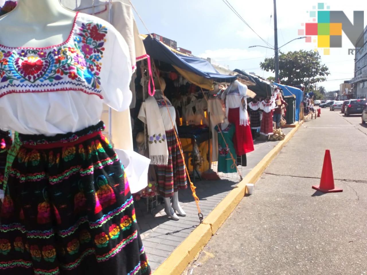 Se instalan comerciantes de artículos guadalupanos en Coatzacoalcos