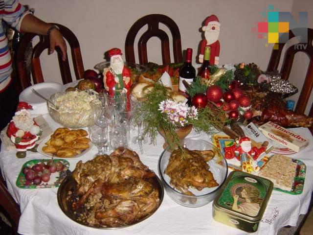 Pide IMSS comer con medida en fiestas decembrinas