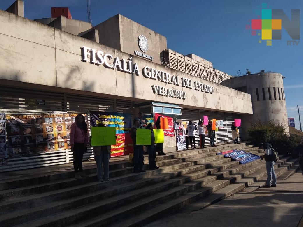 Colectivos de búsqueda de personas desaparecidas toman instalaciones de FGE