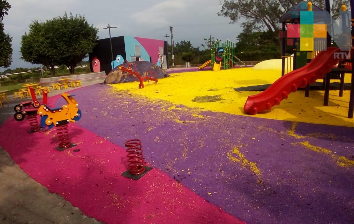 Vandalizan parque infantil recién inaugurado en Minatitlán