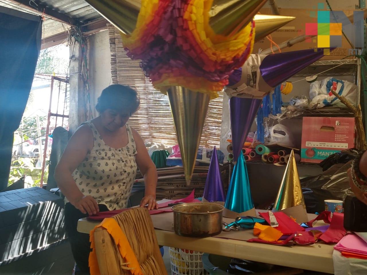 Piñatas, indispensables en las posadas navideñas