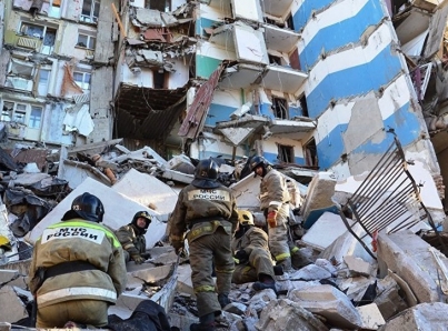 Explosión en edificio de Rusia deja cuatro muertos y hasta 40 atrapados