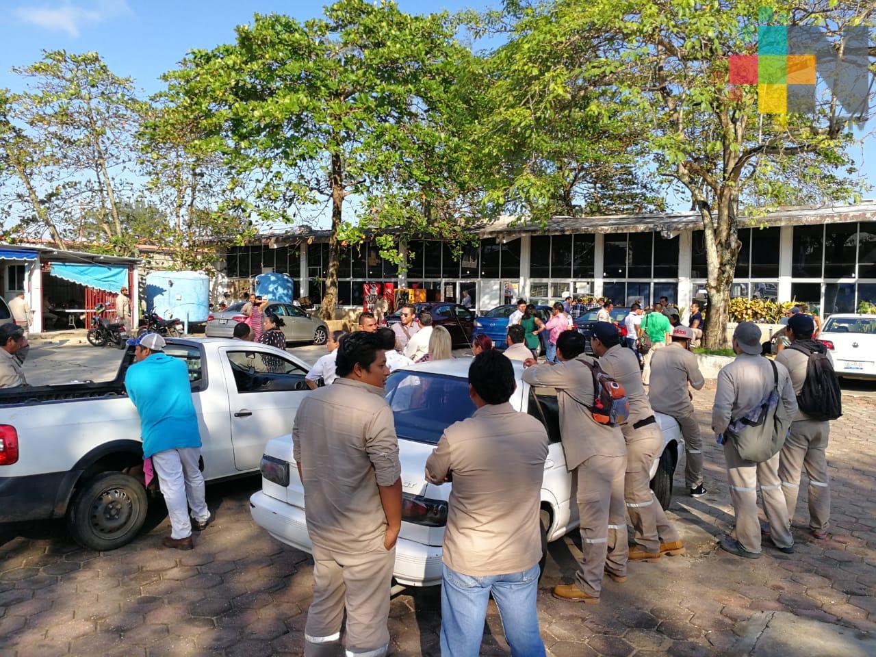 Trabajadores de CAEV Coatzacoalcos realizan paro de labores, piden pago de prestaciones