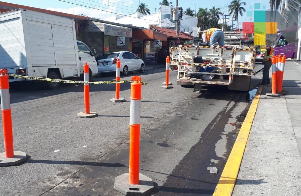 Por instalación de tomas de agua cierran tramo de calle Orizaba, en Veracruz puerto