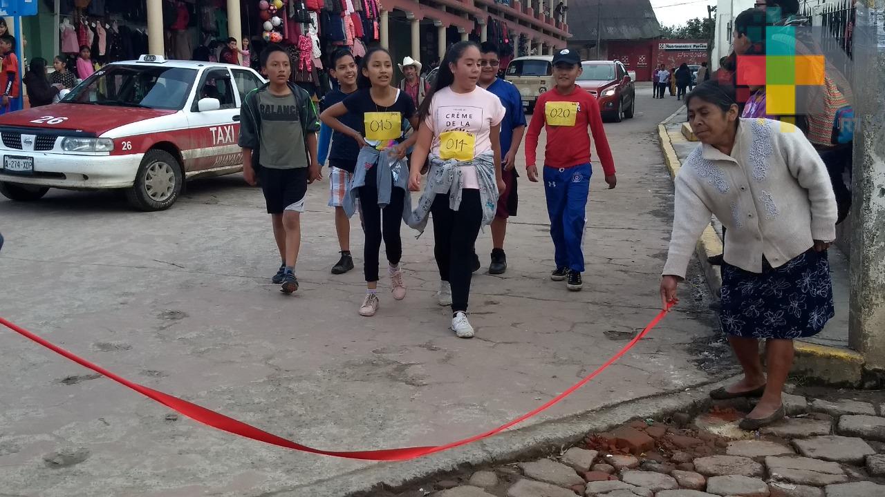 Participan estudiantes en maratón organizado por CAM, en Huayacocotla