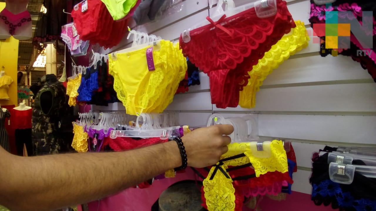 Buscan ropa interior como parte del ritual de Año Nuevo