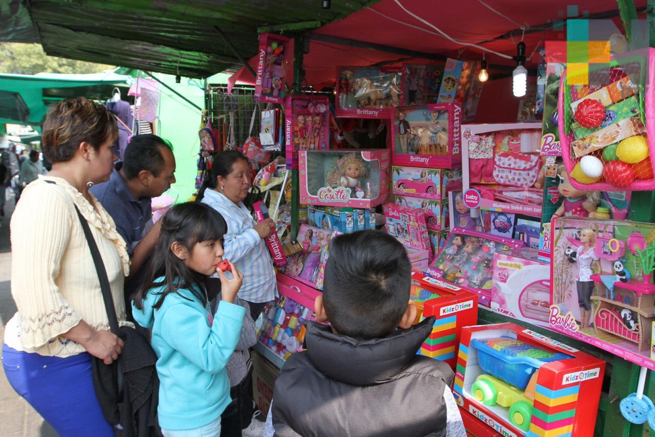 Se instala tianguis del juguete en Tierra Blanca