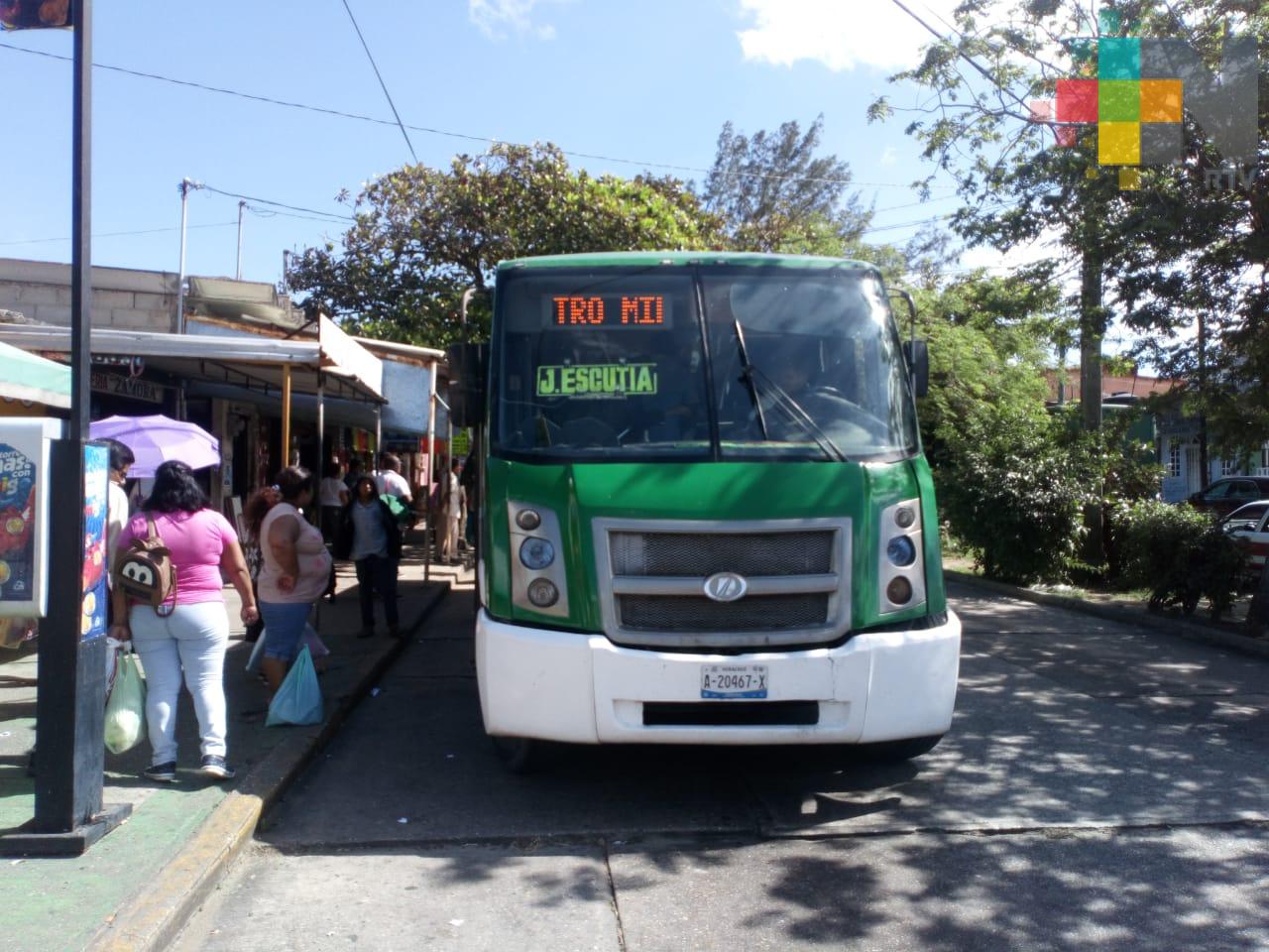 En Coatzacoalcos usuarios del transporte público divididos ante aumento en pasaje