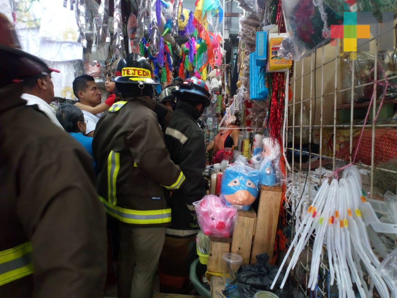 Cortocircuito en mercado de Coatzacoalcos moviliza a cuerpos de emergencia