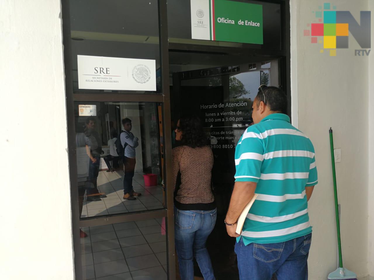 Ciudadanos de la región sur acuden a Coatzacoalcos para tramitar pasaporte