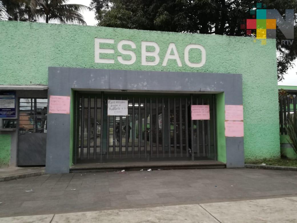 Padres de familia piden quitar a particulares comodato del auditorio Manuel Suárez