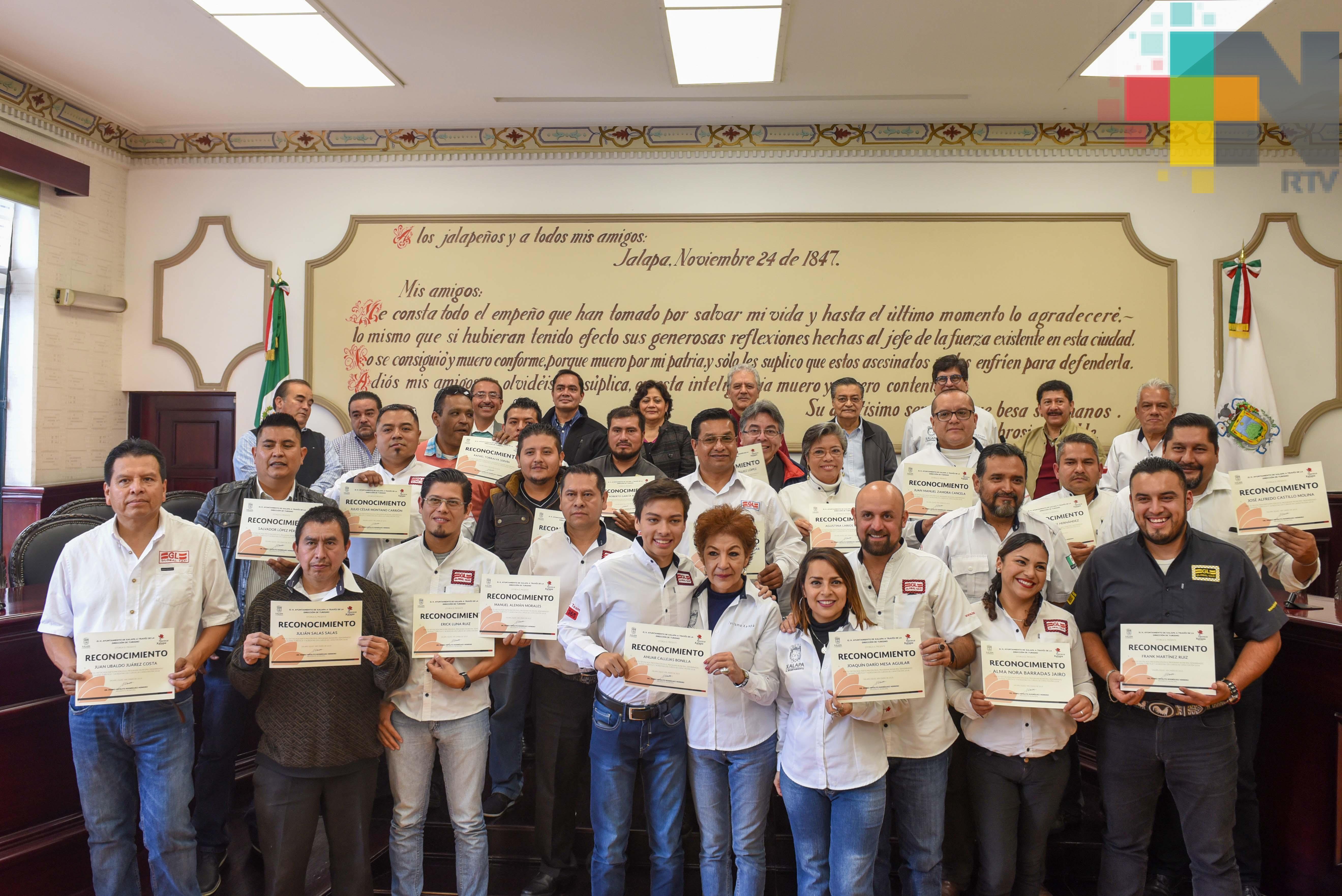 Taxistas de Xalapa acudieron a Curso de Valores