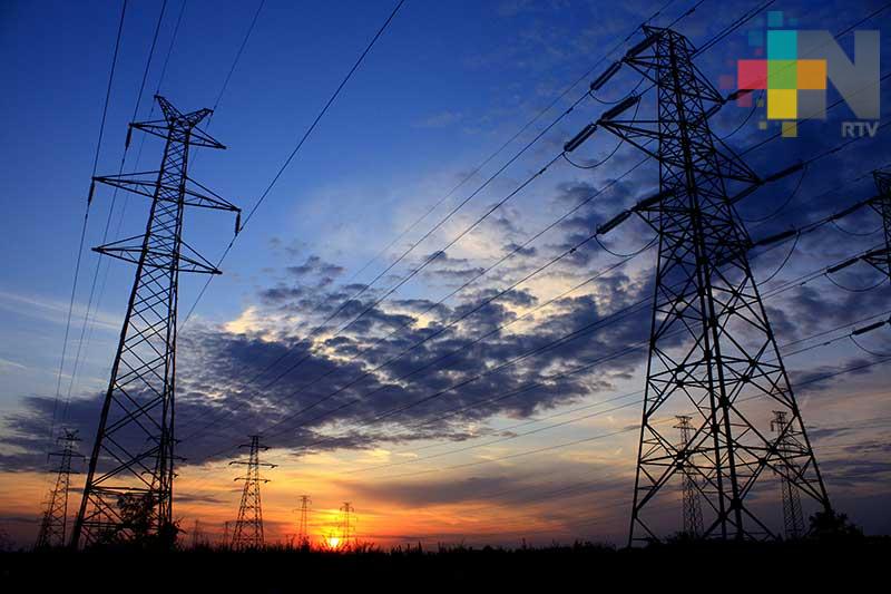 Restablece CFE suministro de energía en el país