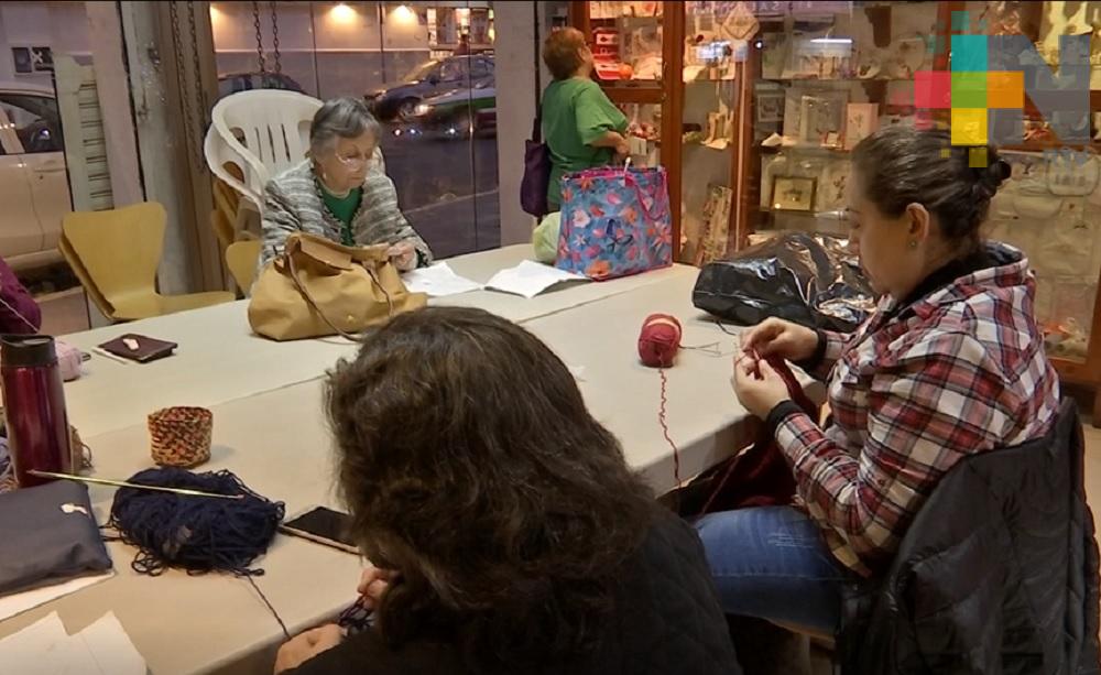 «Punto y Cruz» invita a sus cursos de tejido
