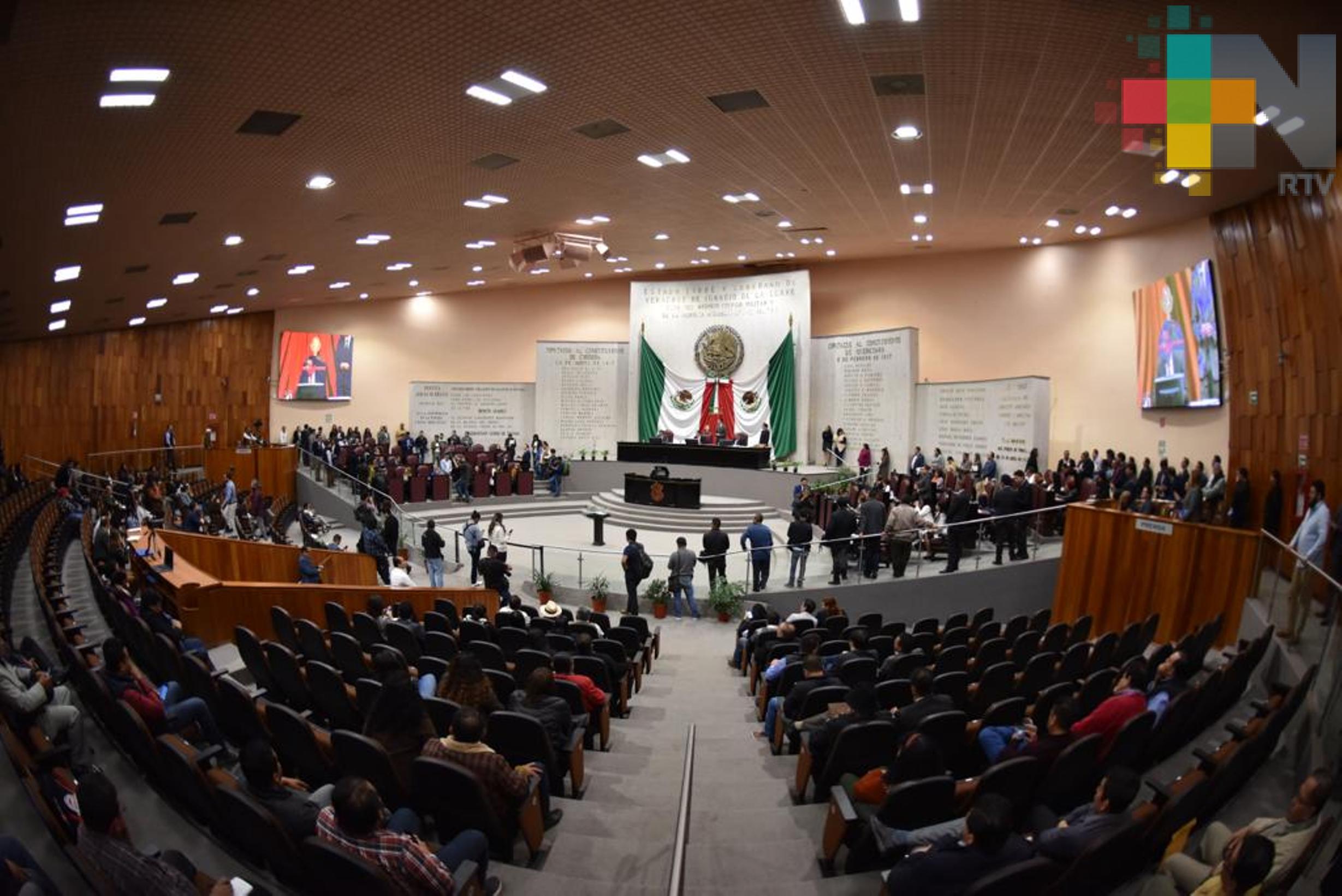 Diputados dictaminan a favor de juicio político contra el fiscal Winckler