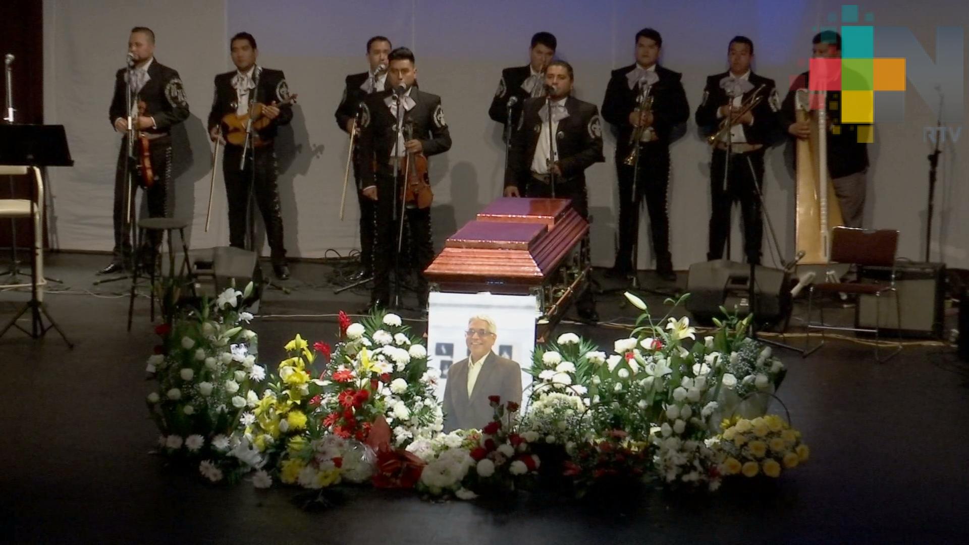 Con homenaje despiden restos de Arturo Meseguer