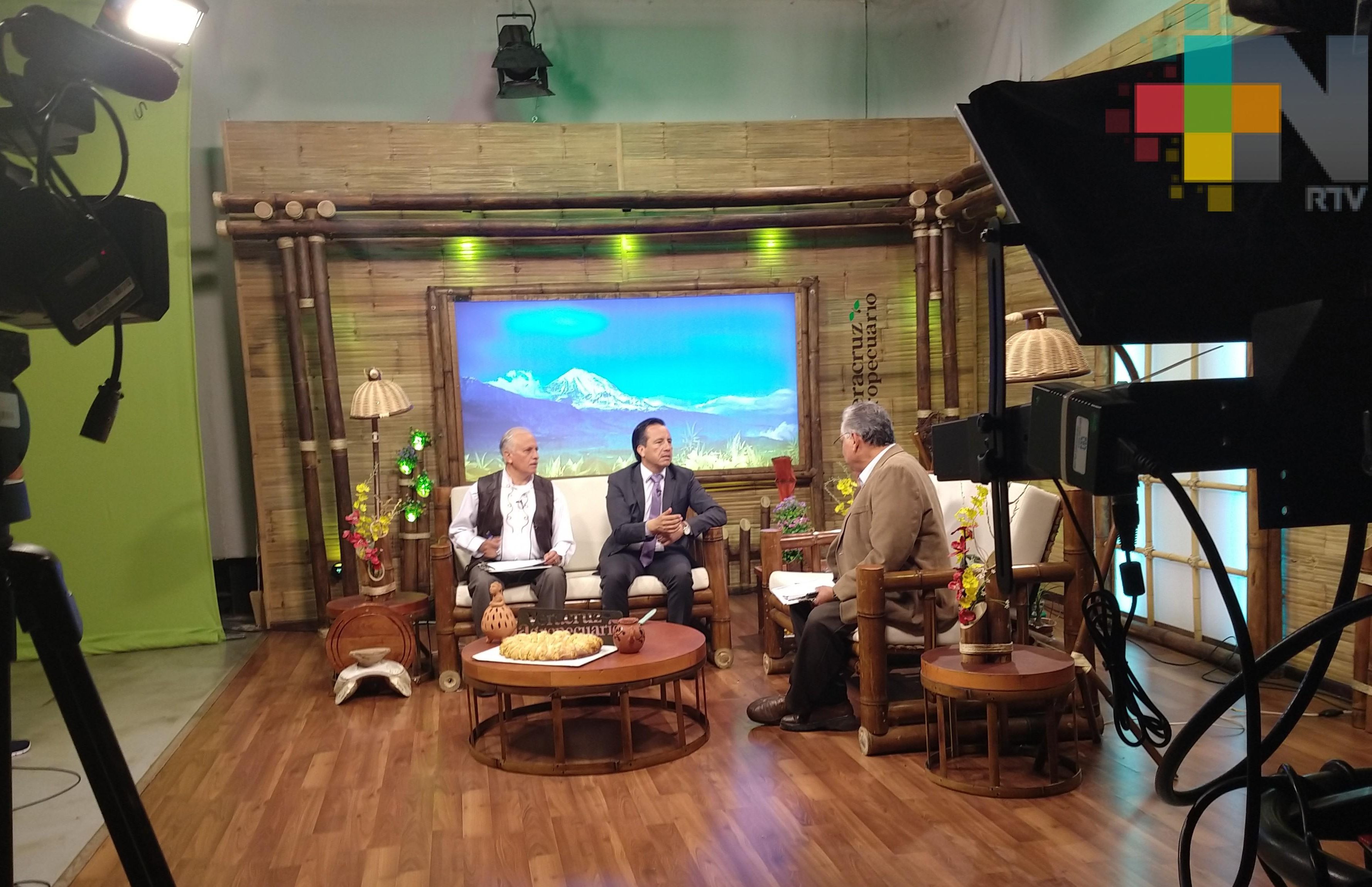 Visita el gobernador Cuitláhuac García las instalaciones de RTV