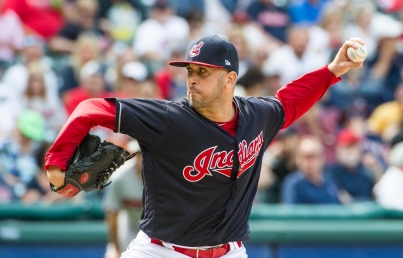 Indios amarra al lanzador mexicano Oliver Pérez